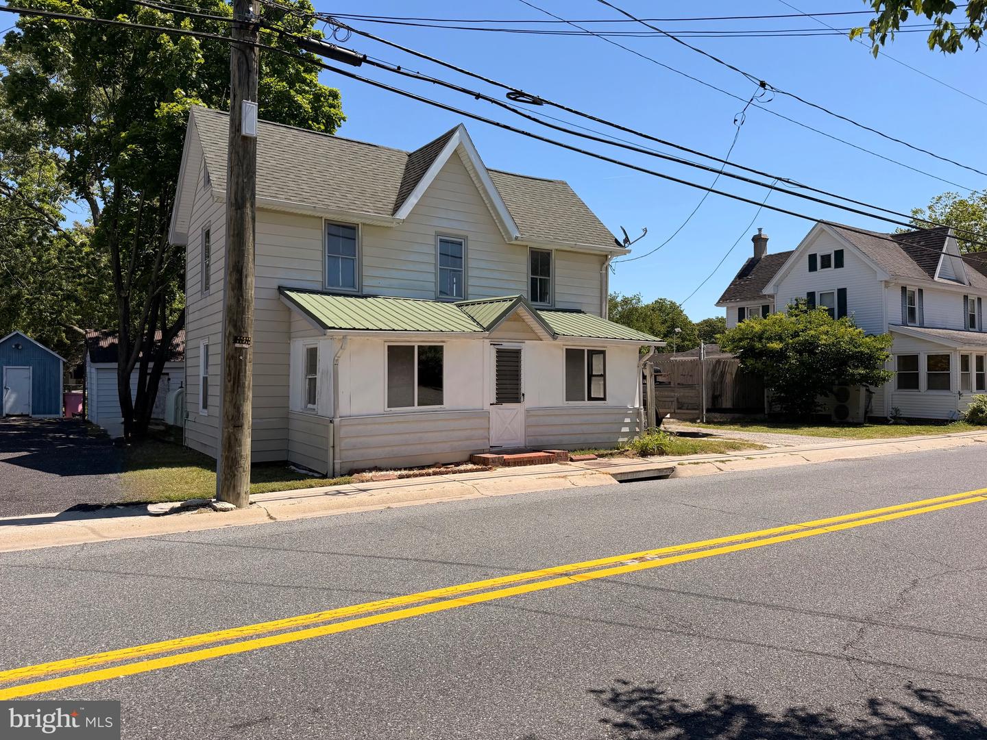 211 E Lillian St Property Photo 1