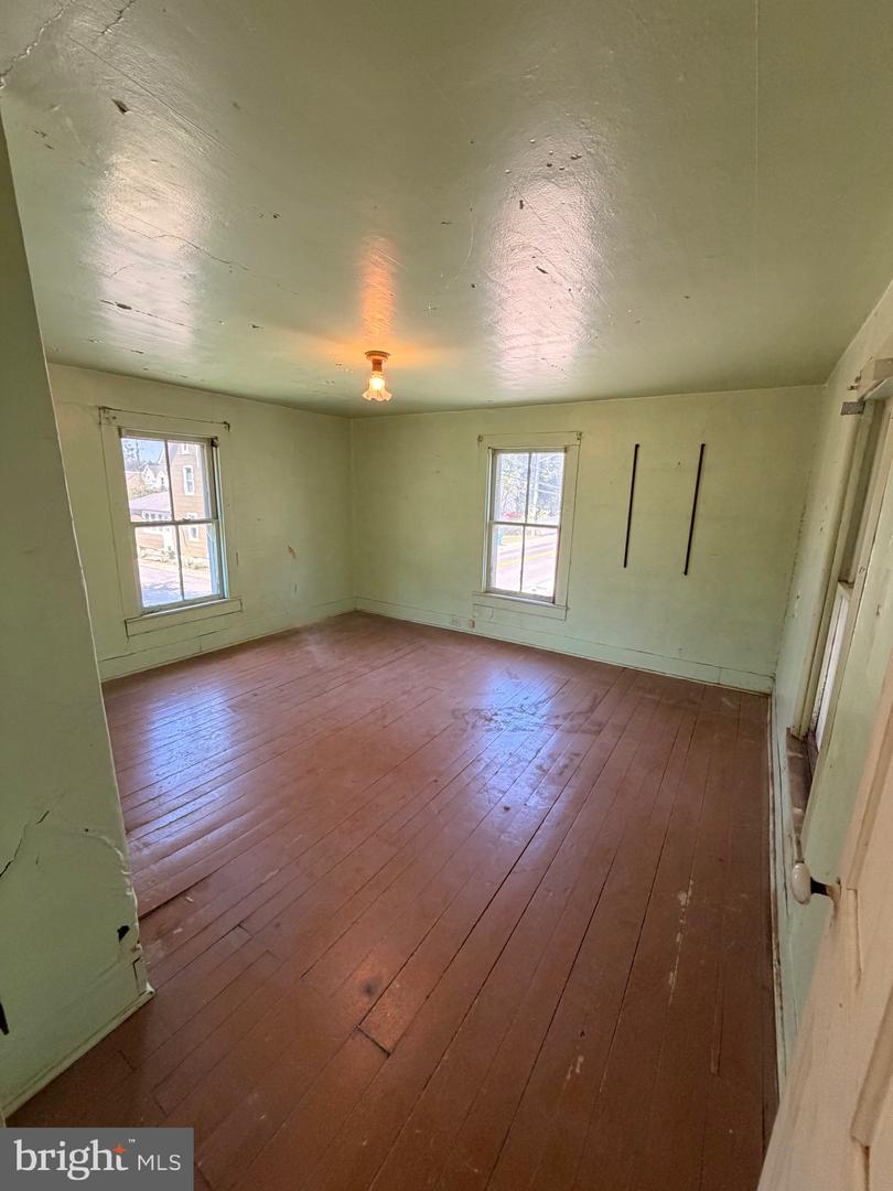 211 E Lillian St Property Photo 16
