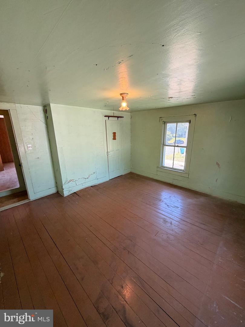 211 E Lillian St Property Photo 17