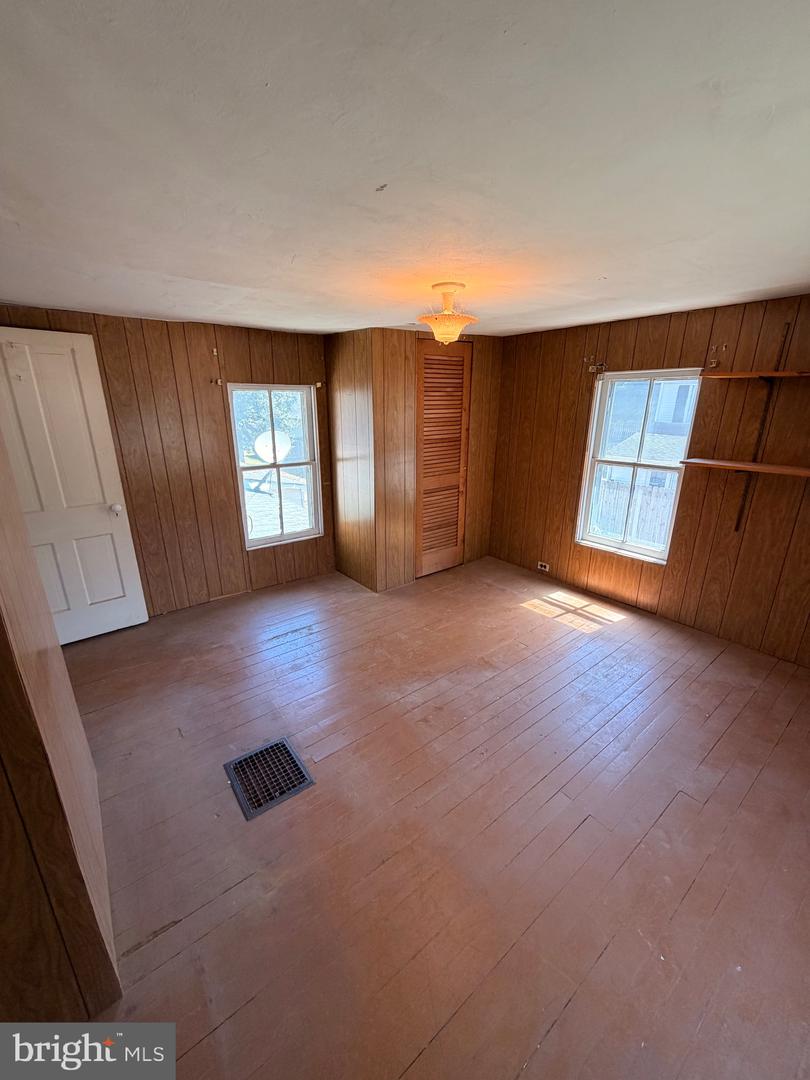 211 E Lillian St Property Photo 19
