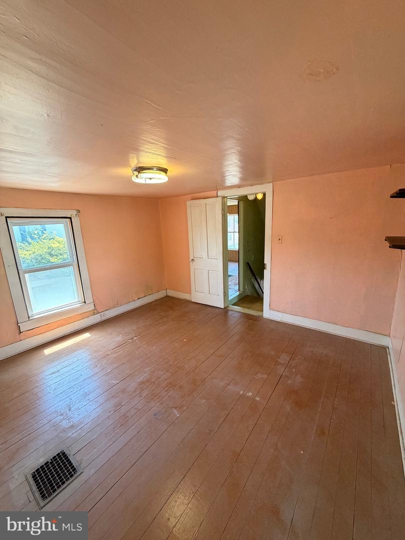 211 E Lillian St Property Photo 21