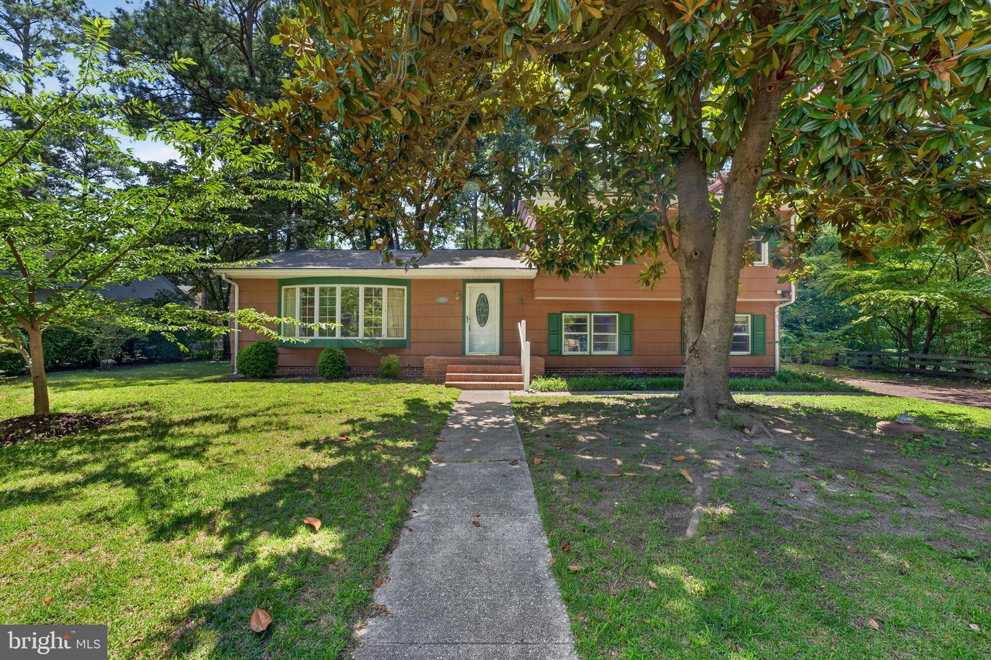 518 Loblolly Ln Property Photo 2