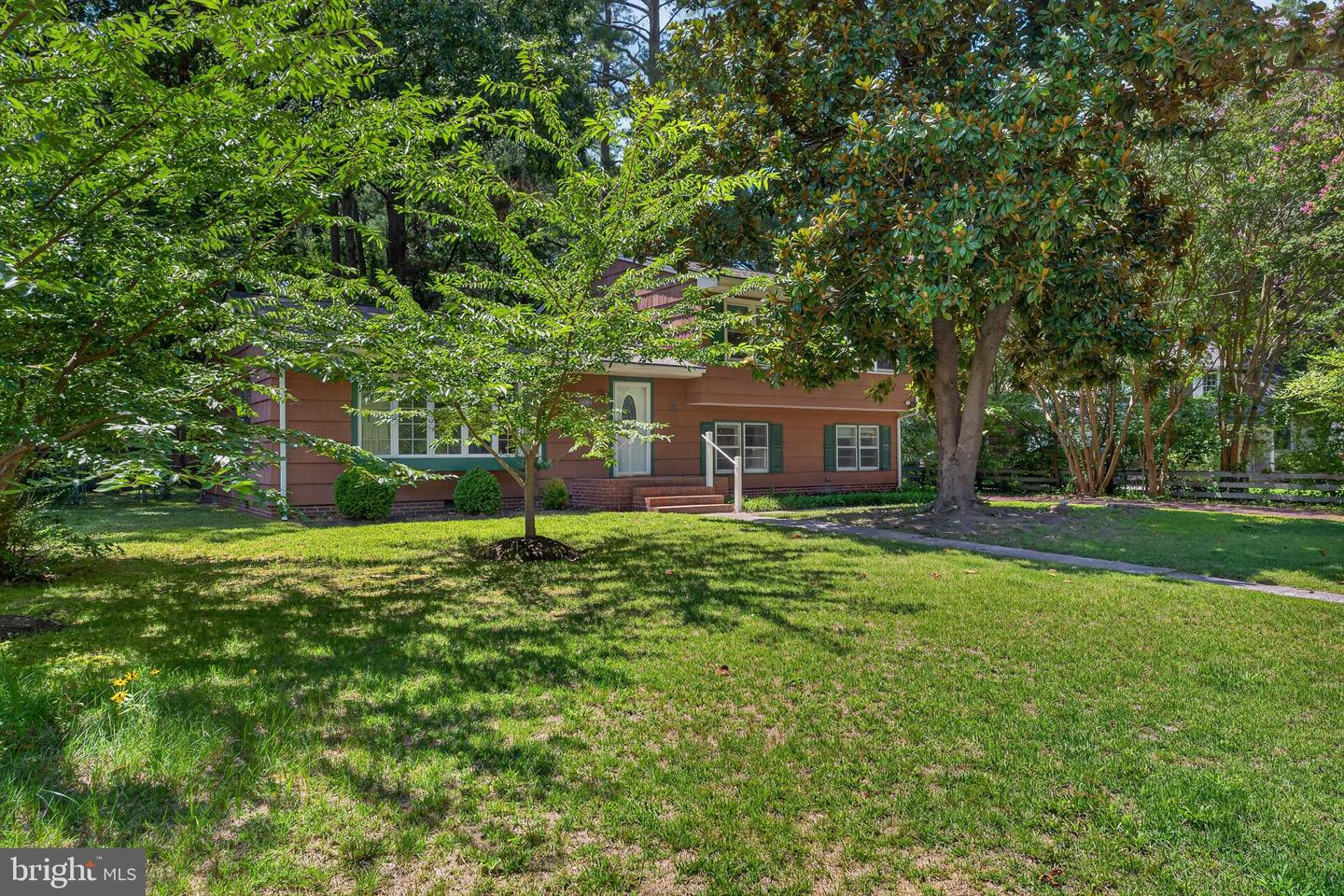 518 Loblolly Ln Property Photo 4