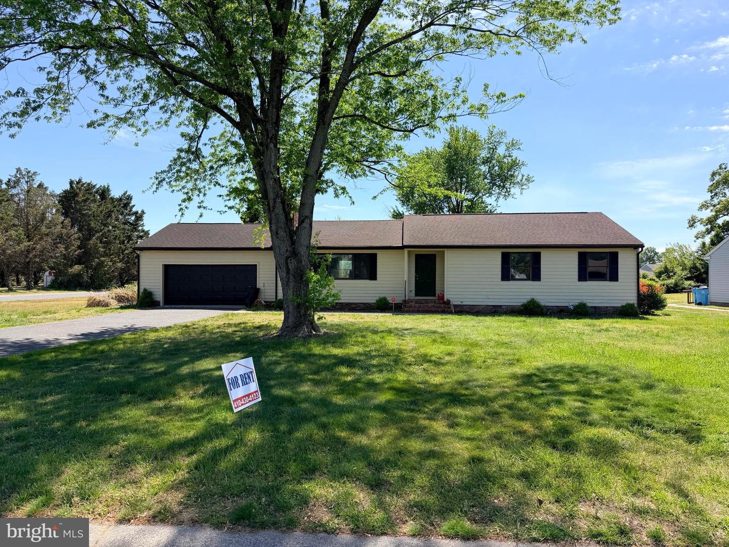 1122 Nevins Pl Property Photo 2