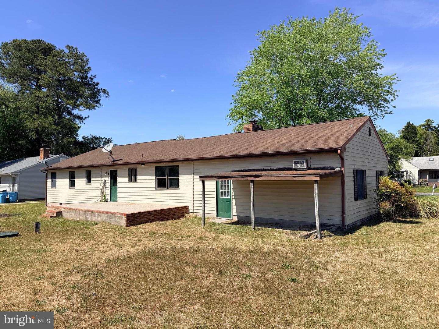 1122 Nevins Pl Property Photo 3