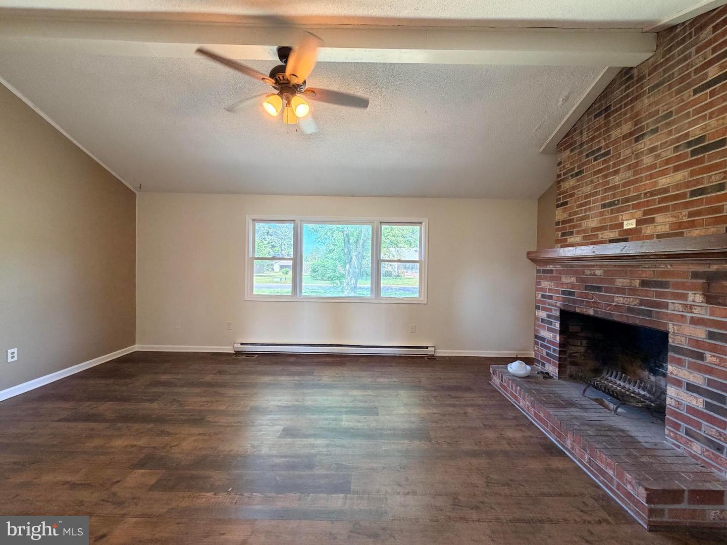 1122 Nevins Pl Property Photo 9