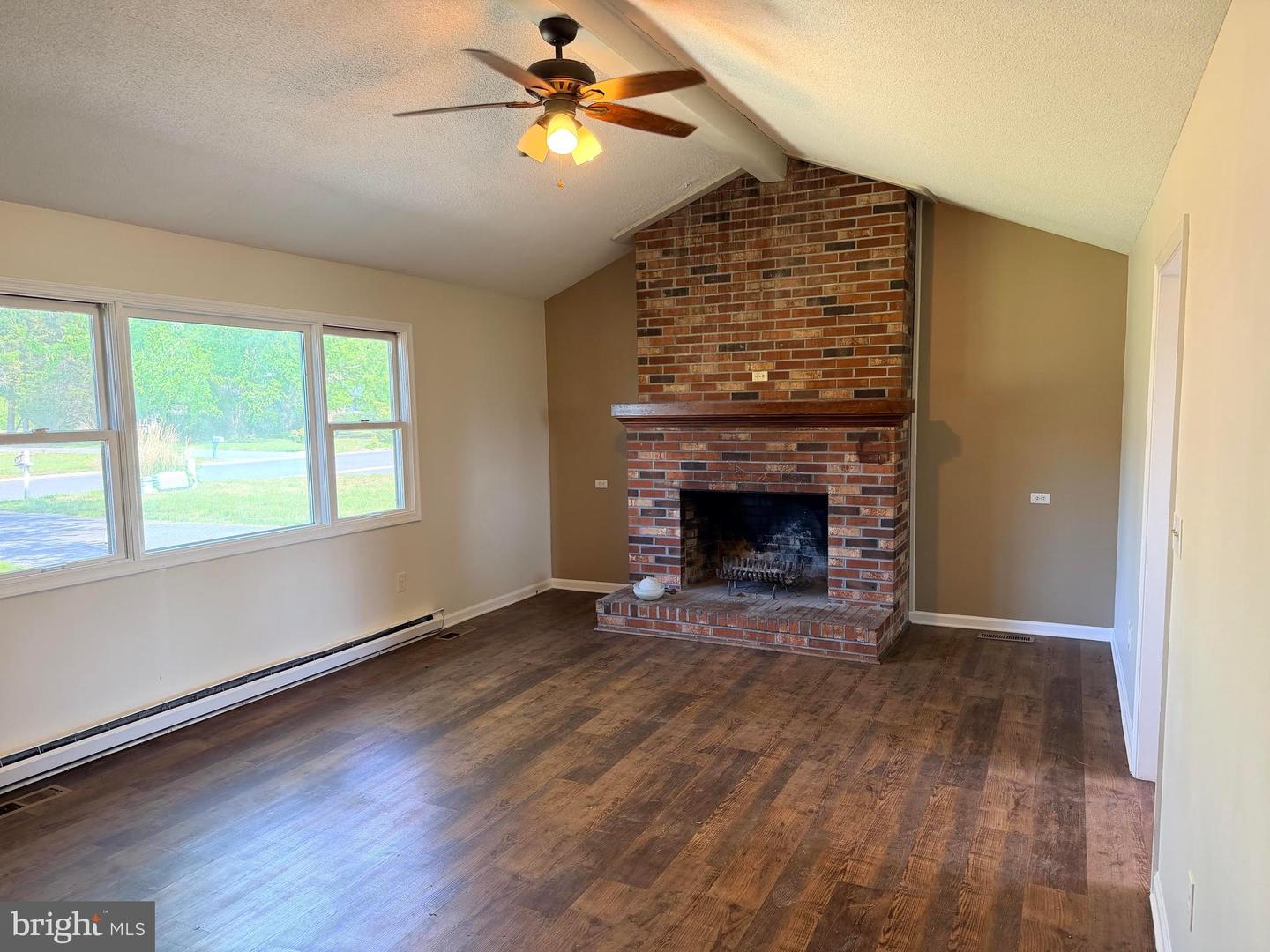 1122 Nevins Pl Property Photo 10