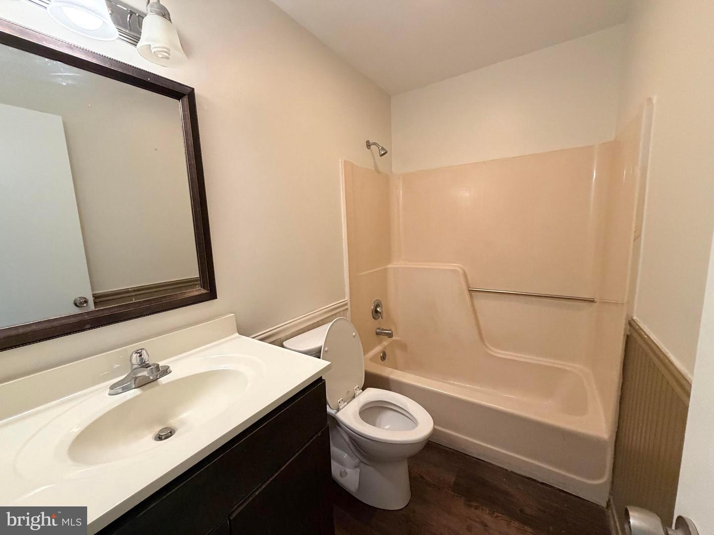 1122 Nevins Pl Property Photo 11