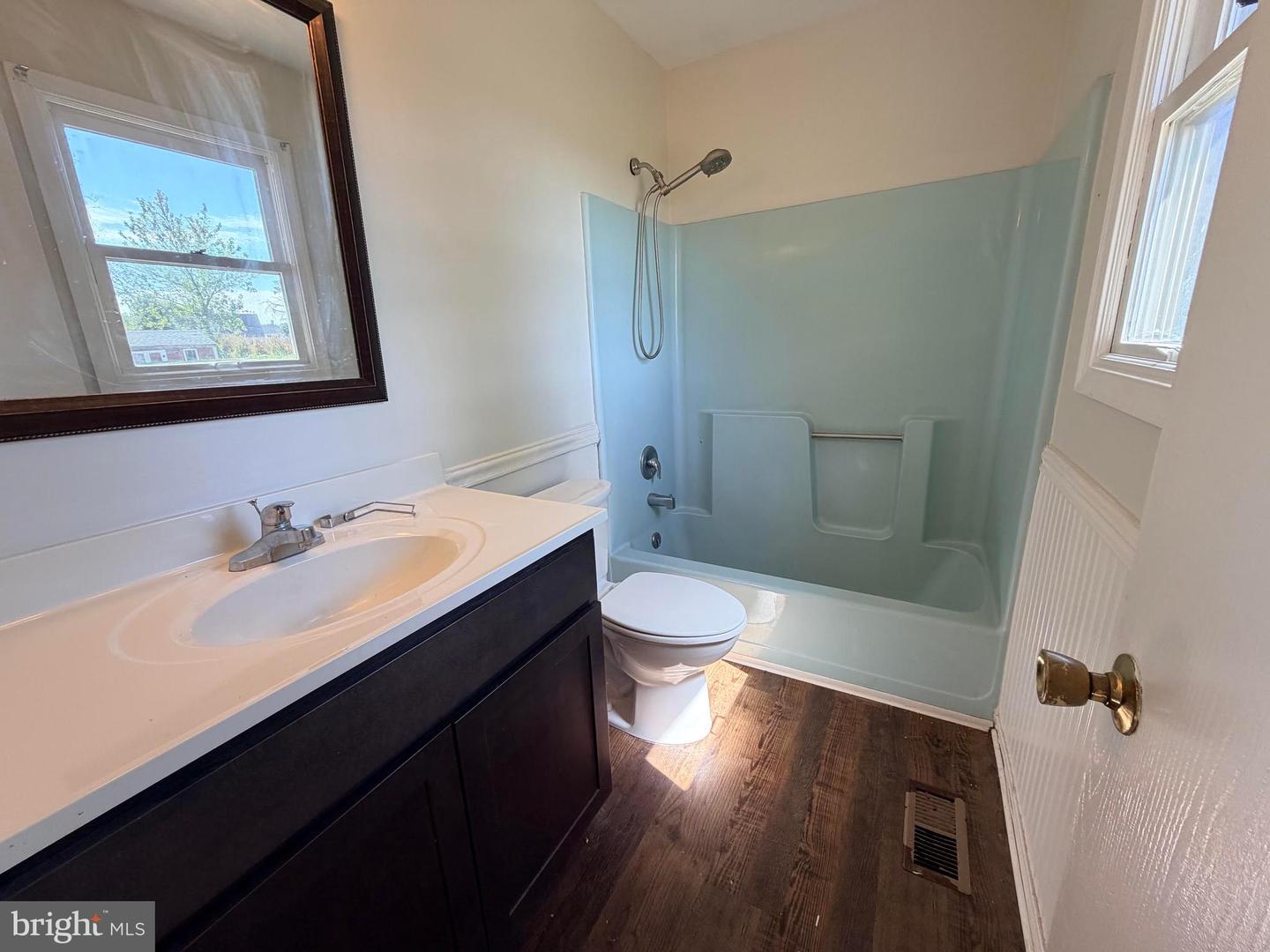1122 Nevins Pl Property Photo 15