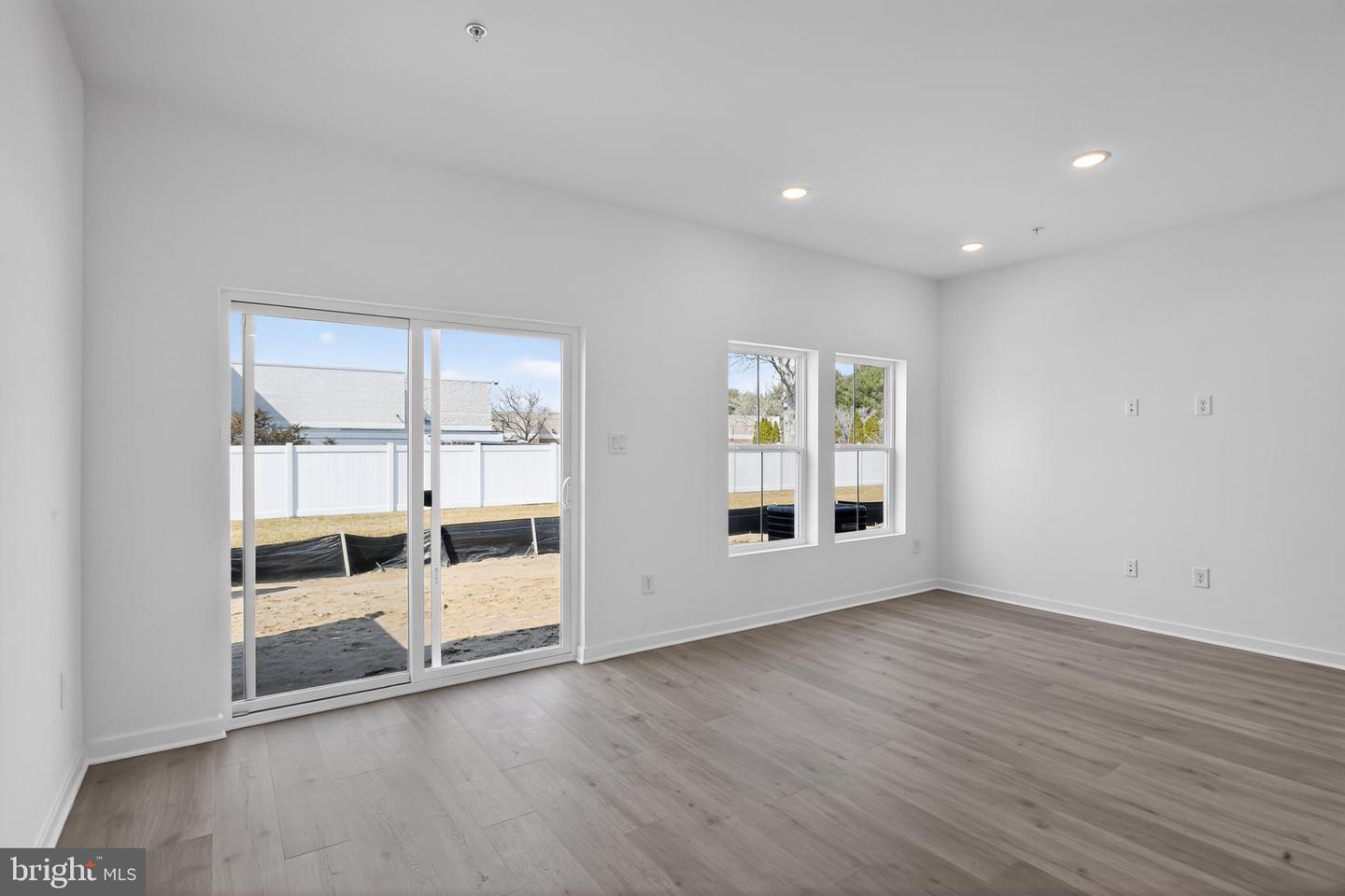 308 Clement Loop Property Photo 8