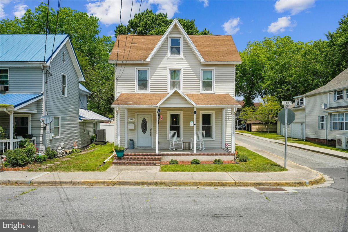 113 E East St Property Photo 1