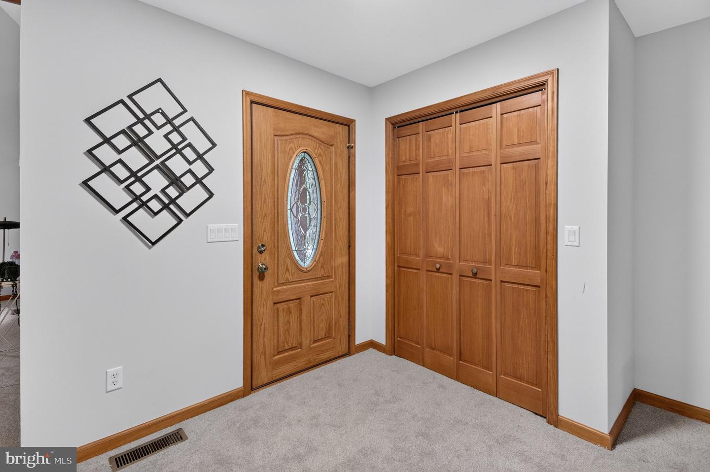 1006 S Schumaker Dr Property Photo 4