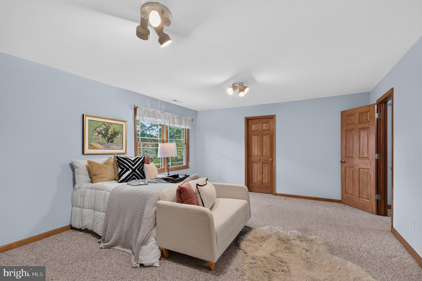 1006 S Schumaker Dr Property Photo 33