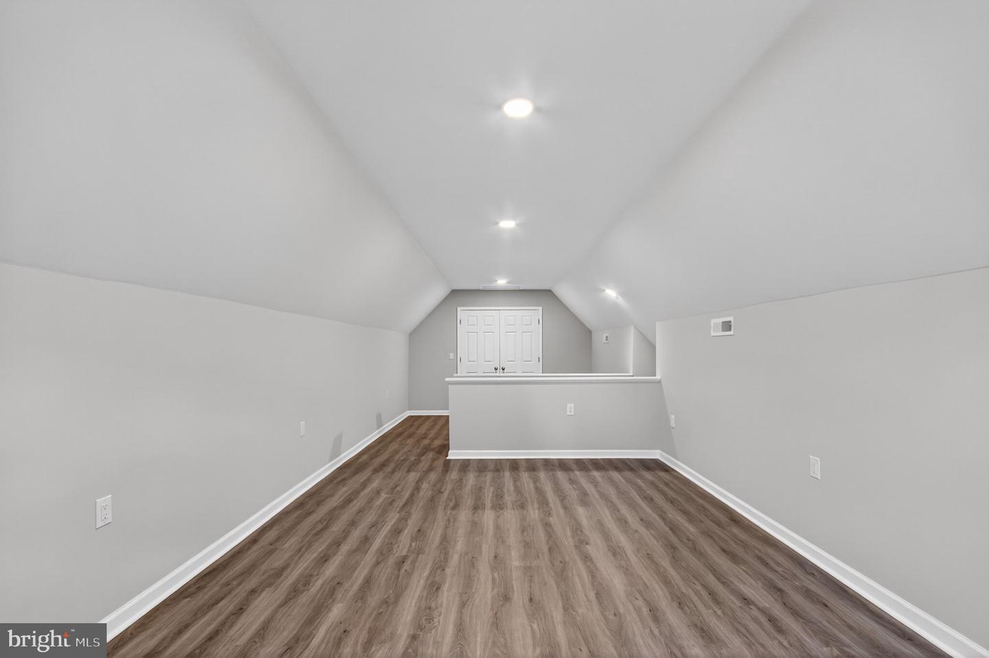 1006 S Schumaker Dr Property Photo 43