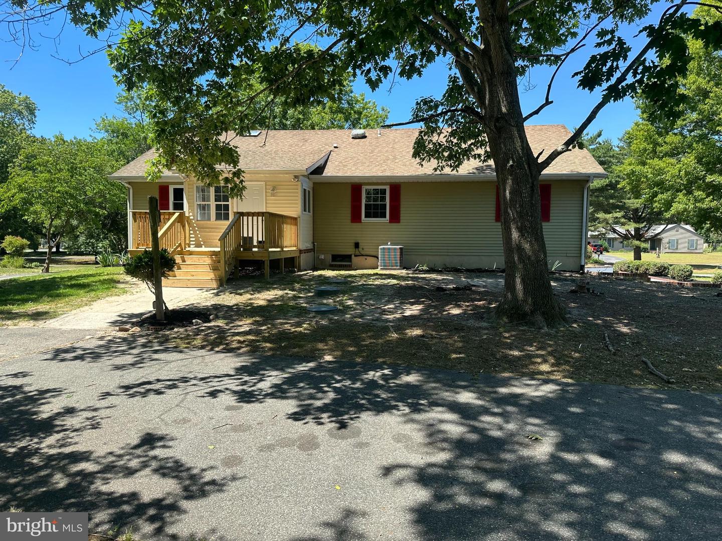 6241 Westbury Dr Property Photo 5