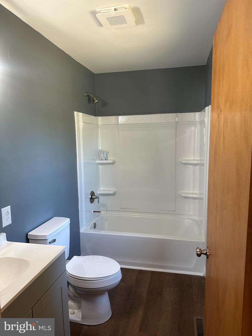 6241 Westbury Dr Property Photo 16