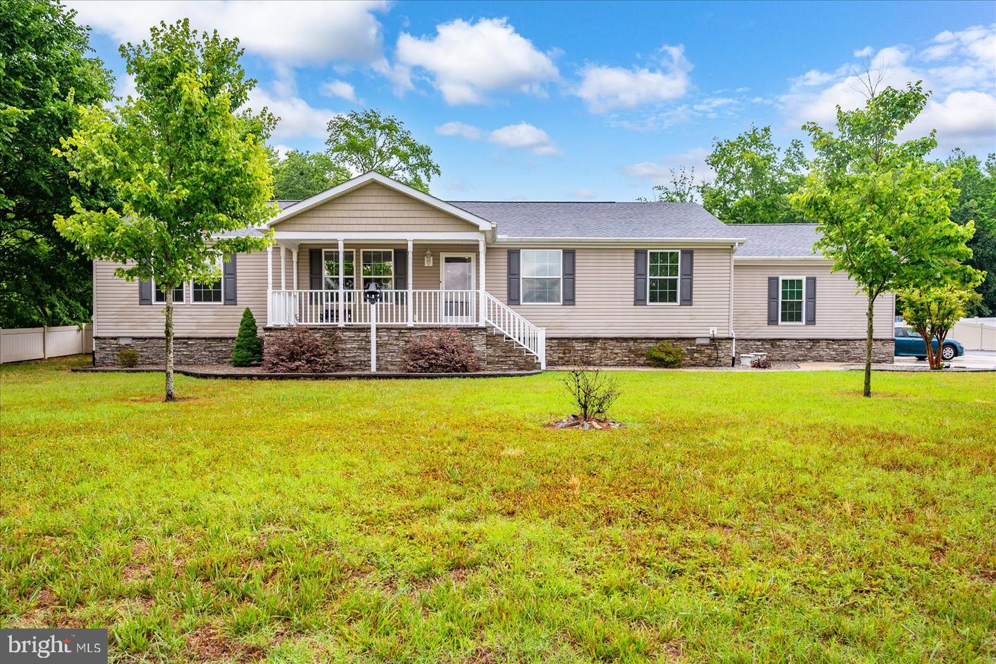 8225 Whitesville Rd Property Photo 1