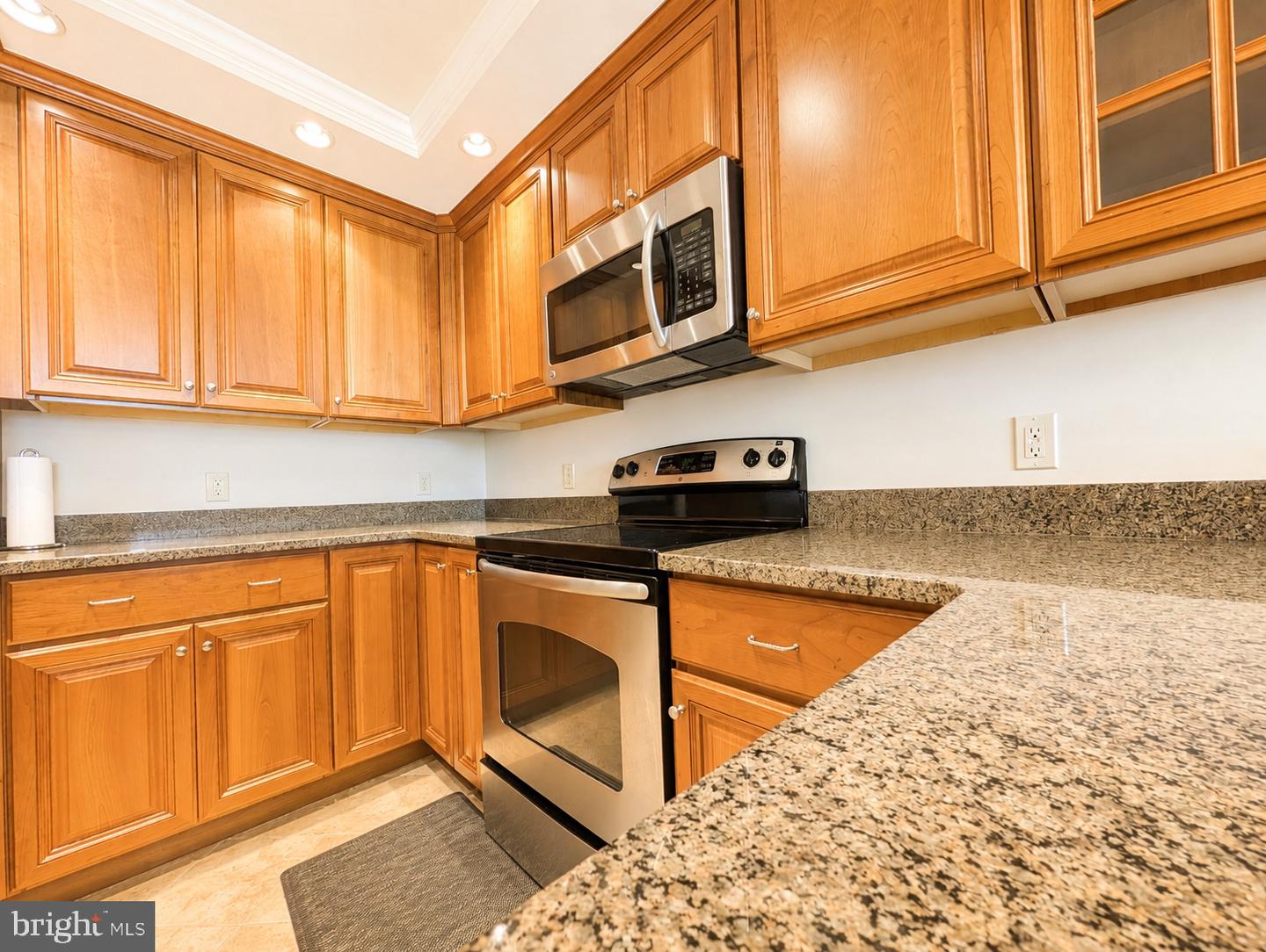 530 Riverside Dr #405 Property Photo 8