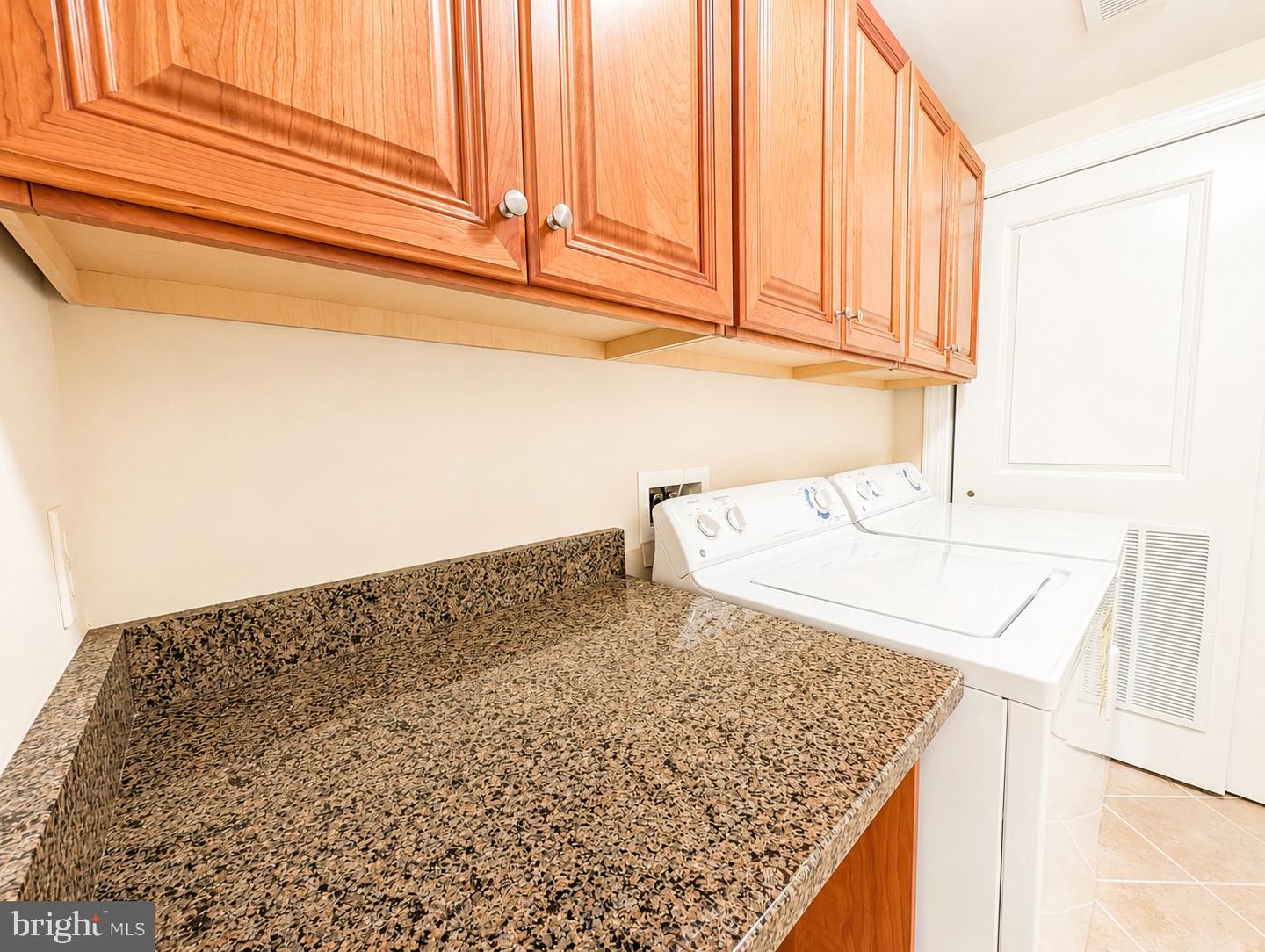 530 Riverside Dr #405 Property Photo 33