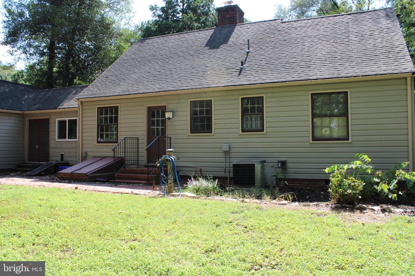 215 N Park Dr Property Photo 2