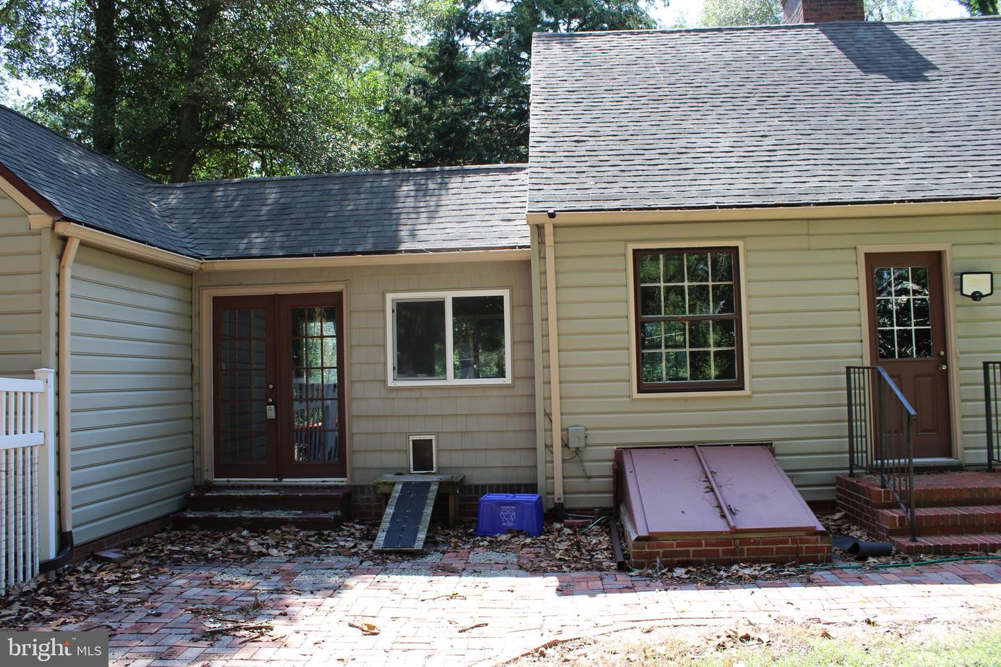 215 N Park Dr Property Photo 3