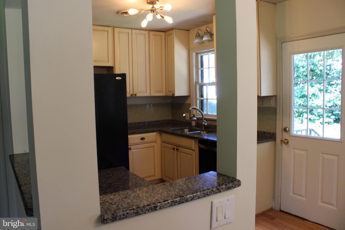 215 N Park Dr Property Photo 11