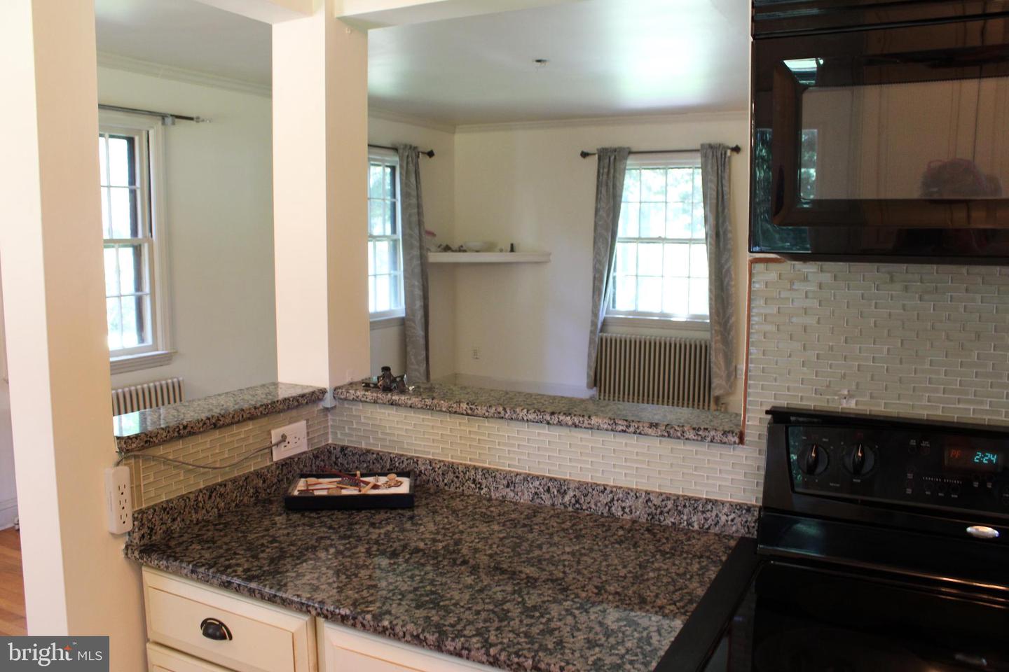215 N Park Dr Property Photo 12