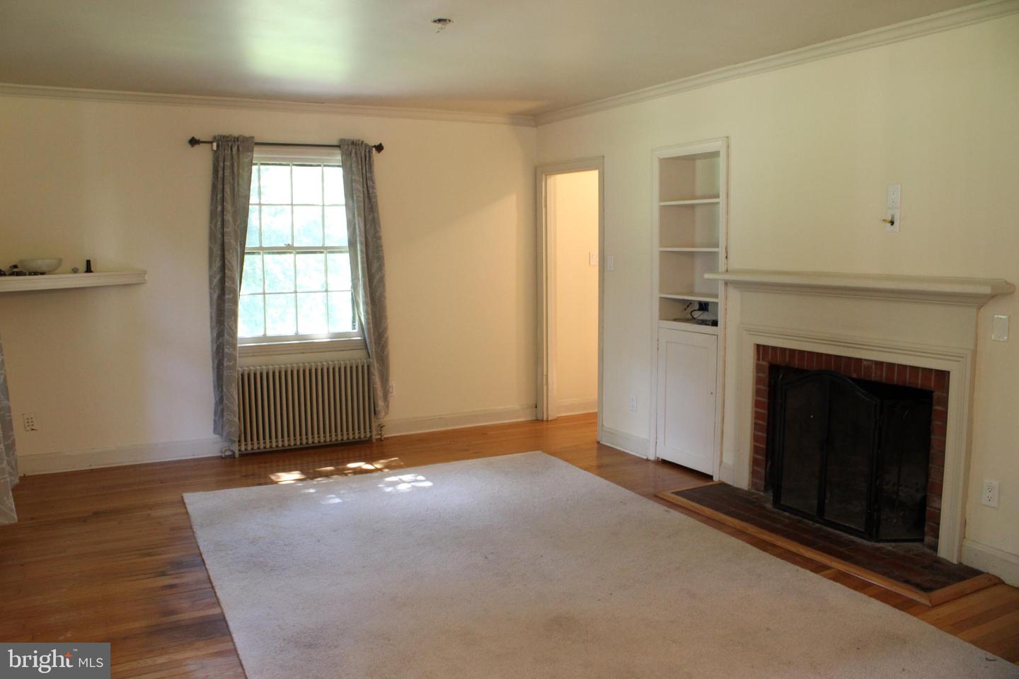 215 N Park Dr Property Photo 16