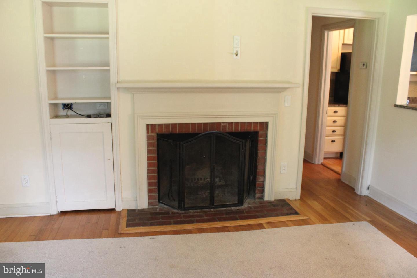 215 N Park Dr Property Photo 17