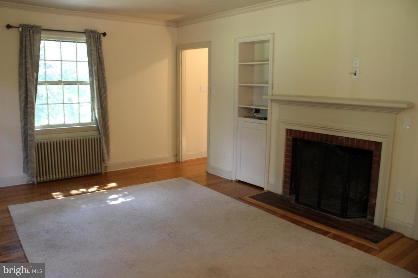 215 N Park Dr Property Photo 18