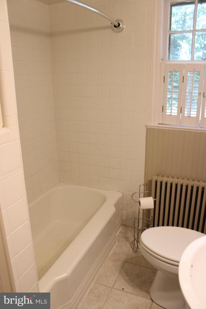 215 N Park Dr Property Photo 22