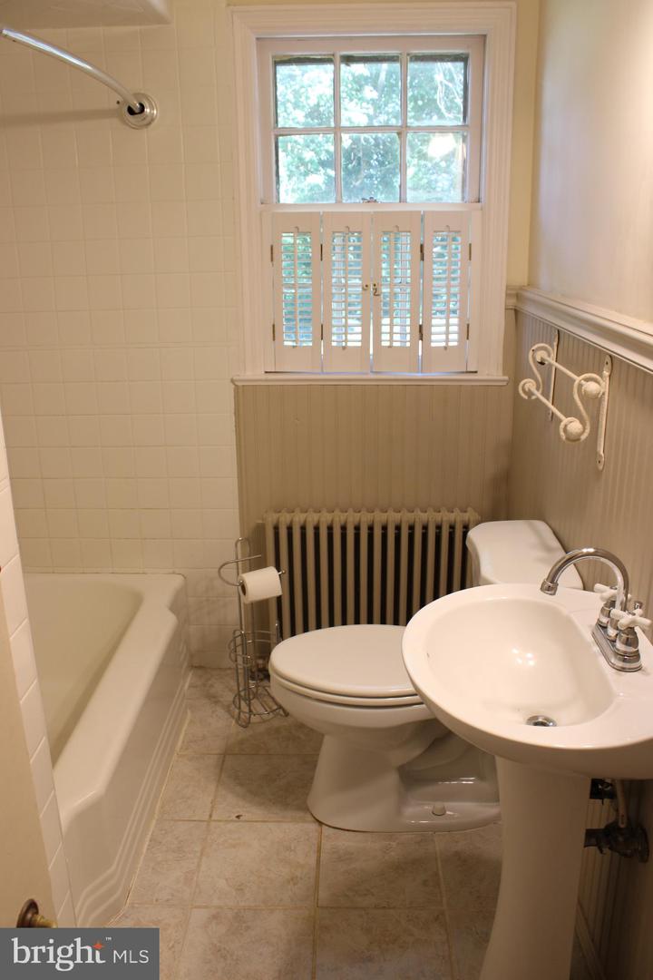 215 N Park Dr Property Photo 23