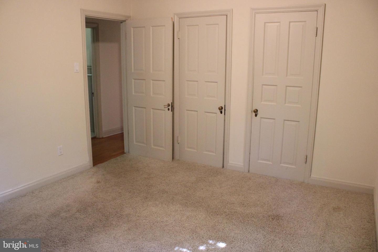 215 N Park Dr Property Photo 28