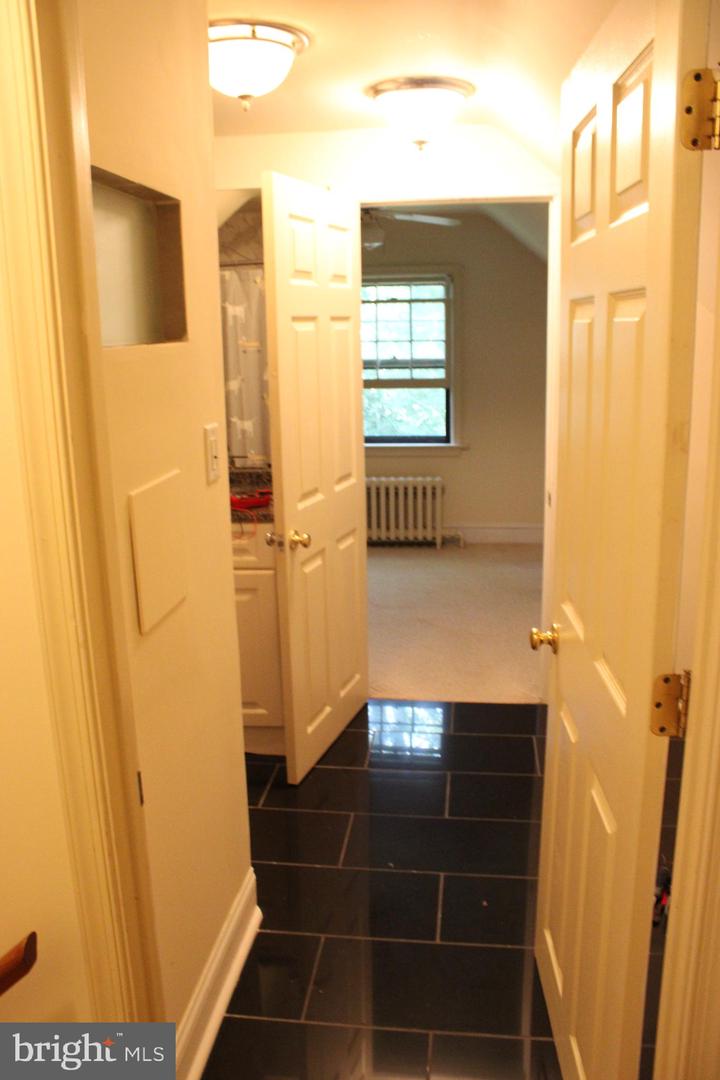 215 N Park Dr Property Photo 35