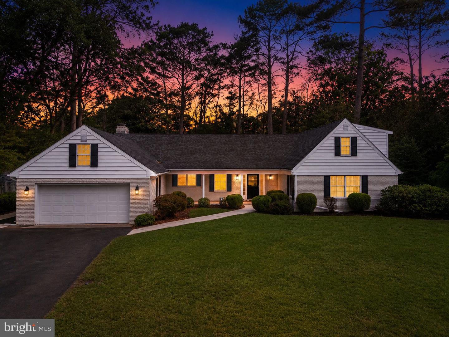 621 DOUGLAS RD