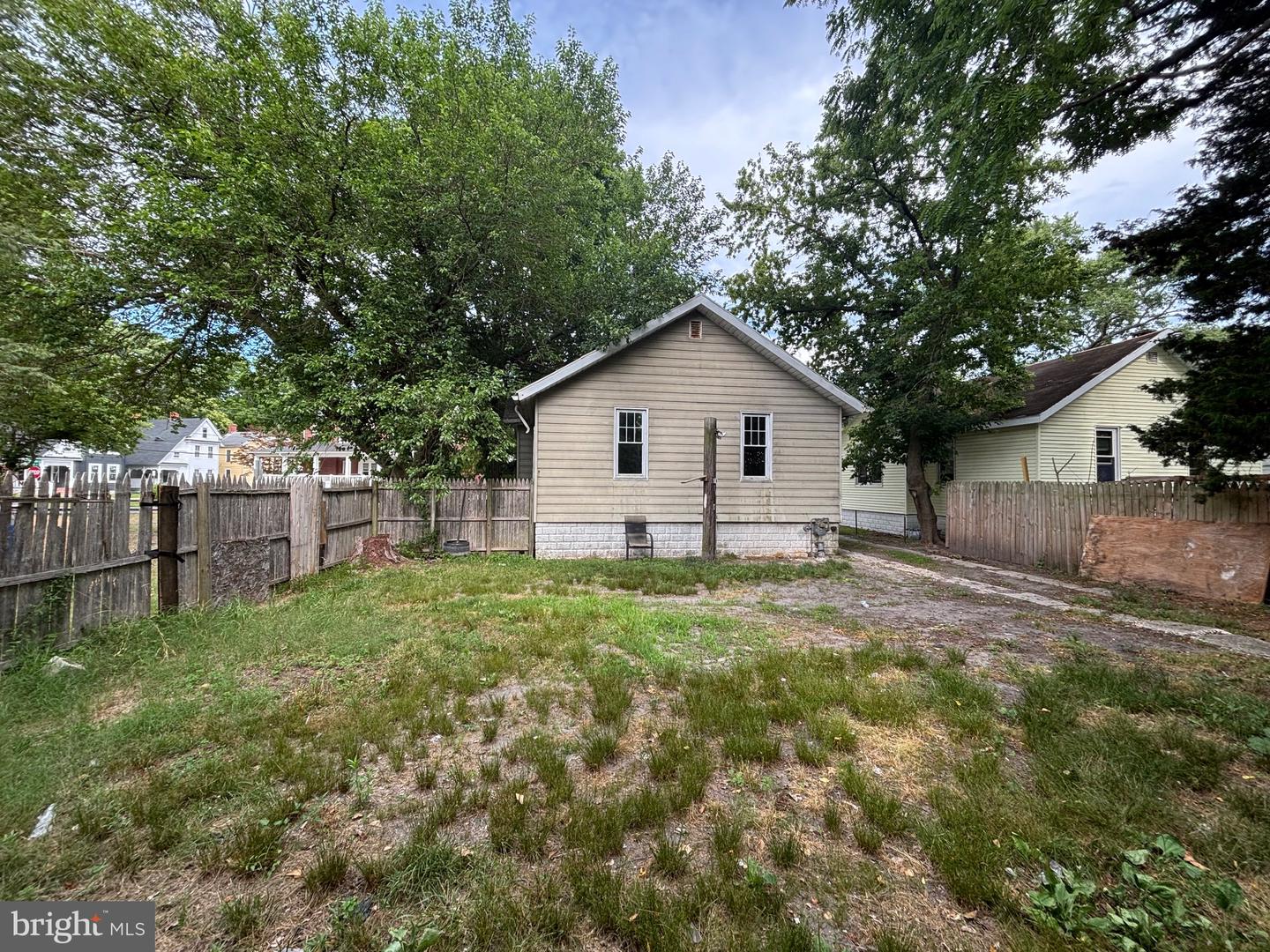 604 Light St Property Photo 4