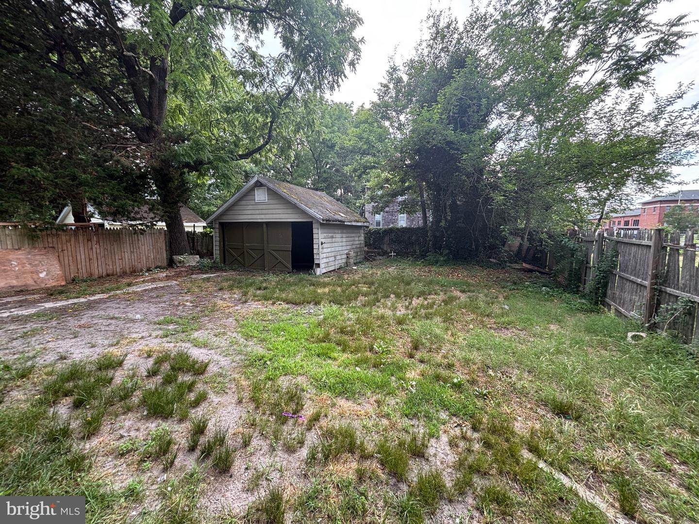 604 Light St Property Photo 5