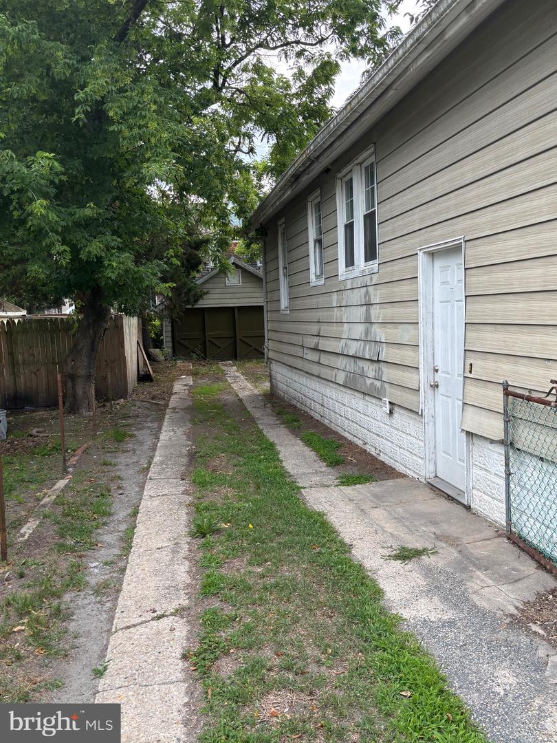 604 Light St Property Photo 7