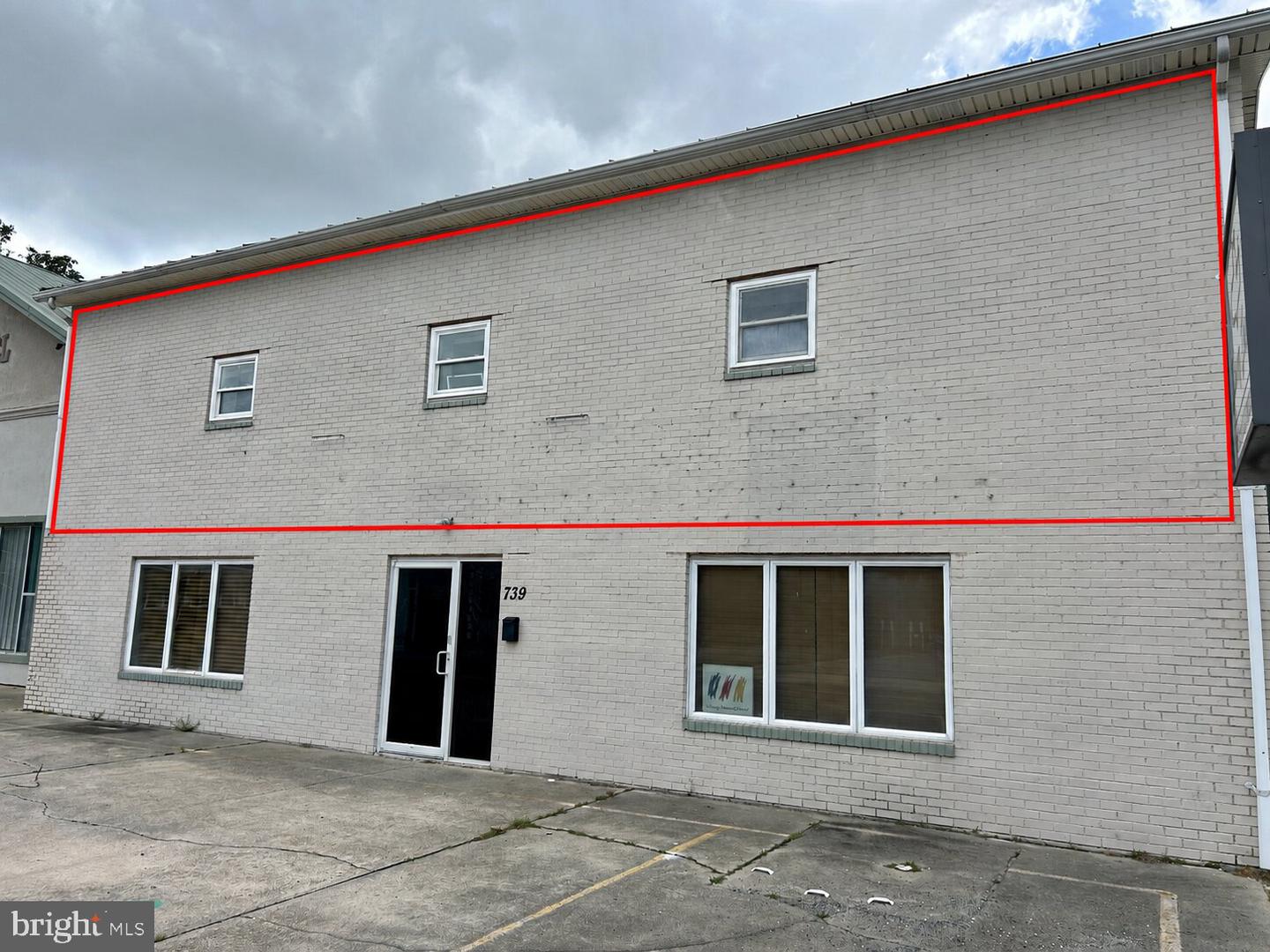 739 E Main St #b Property Photo 2