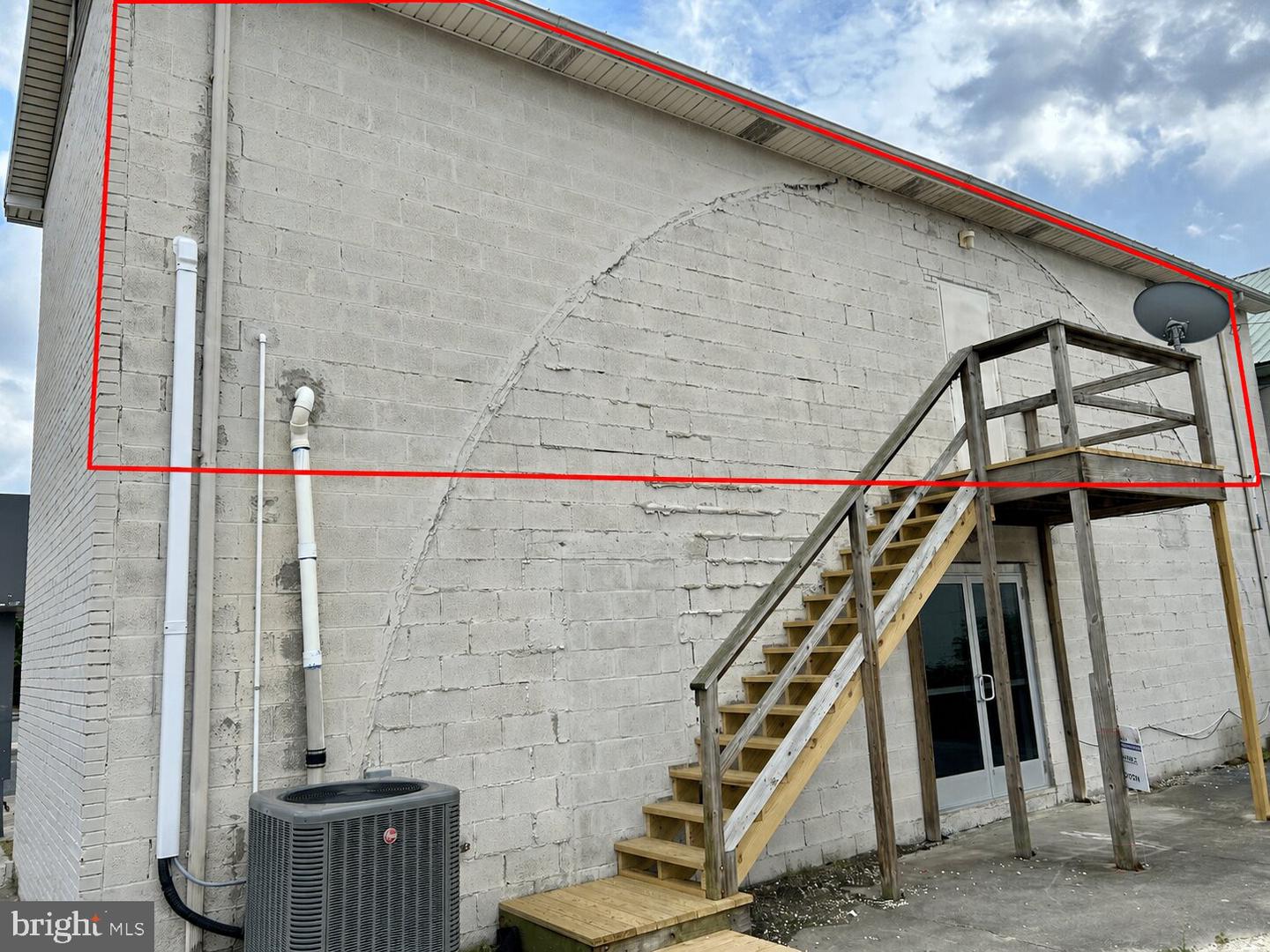 739 E Main St #b Property Photo 4
