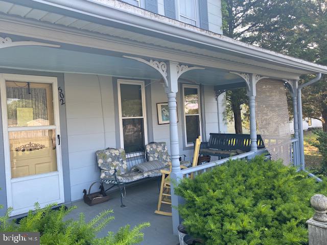 502 School St Property Photo 2
