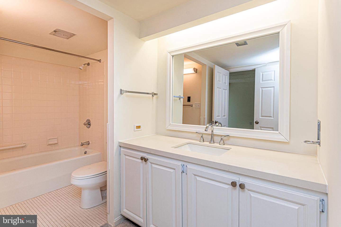 227 Canal Park Dr #301 Property Photo 27