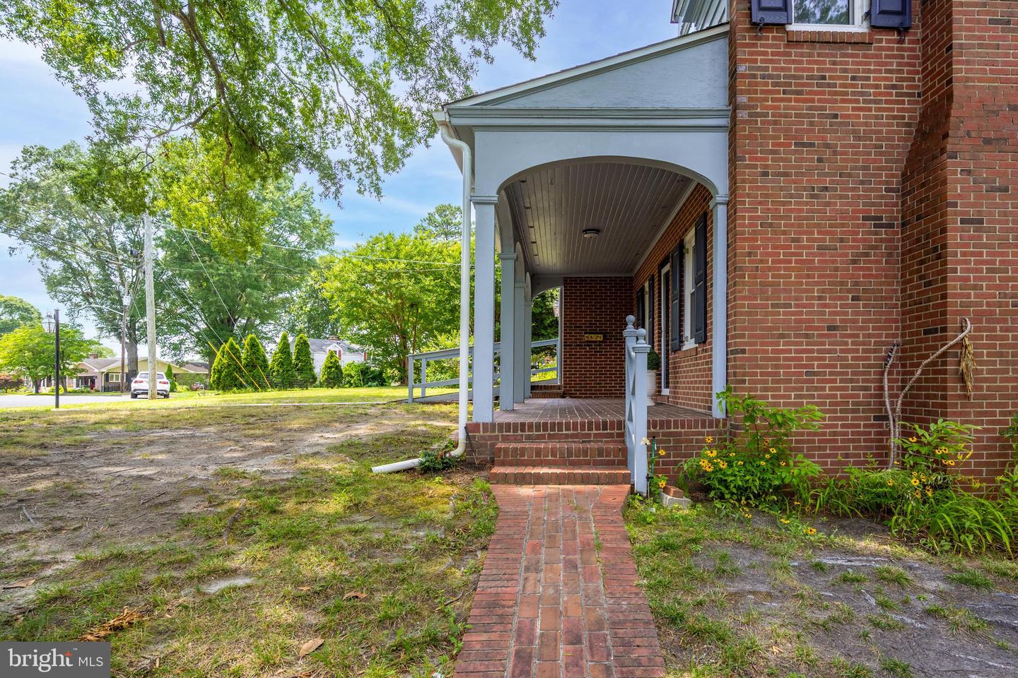 609 N Pinehurst Ave Property Photo 6