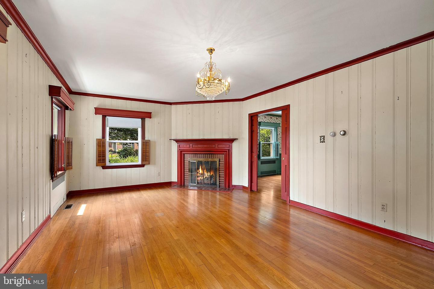 609 N Pinehurst Ave Property Photo 8
