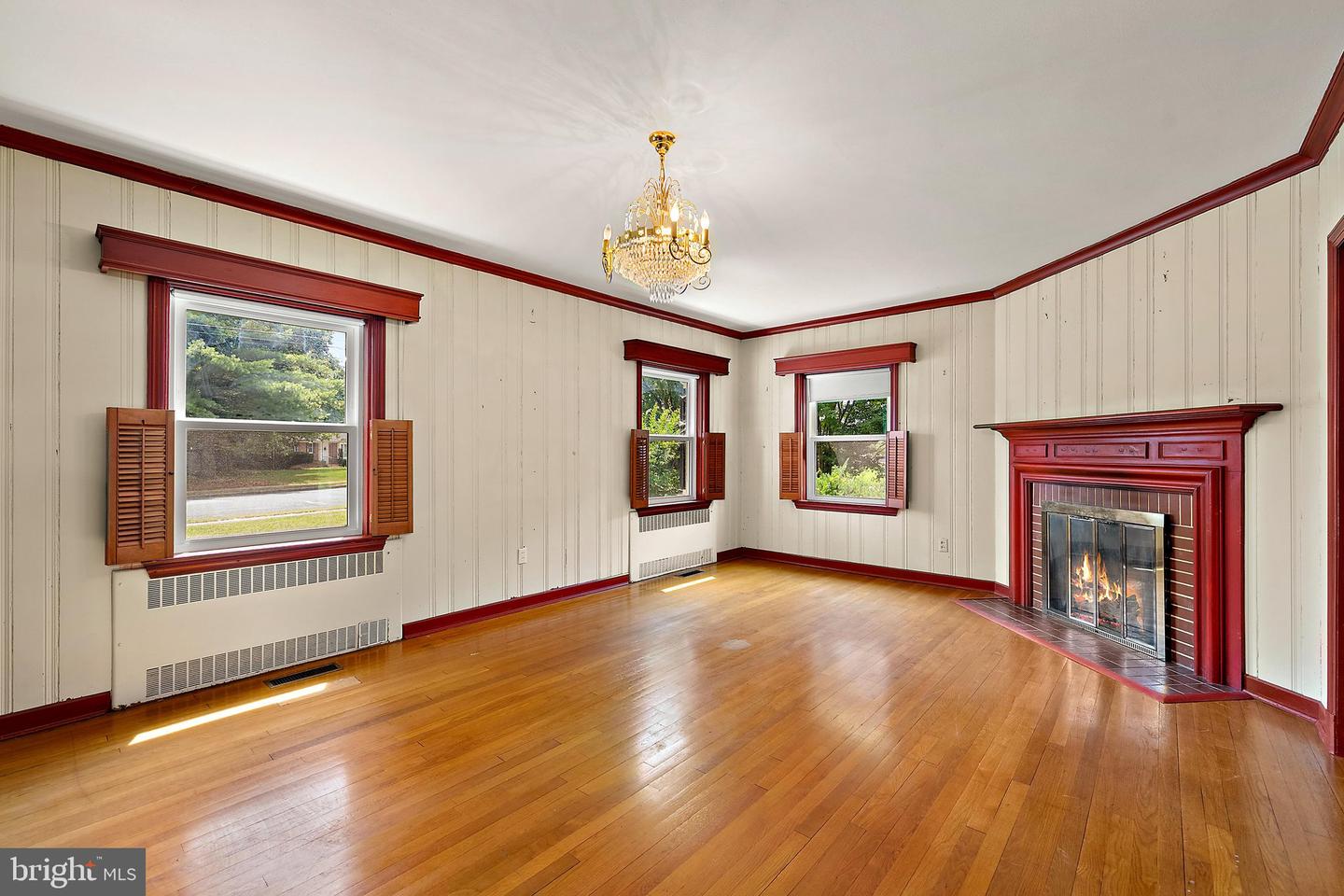 609 N Pinehurst Ave Property Photo 10