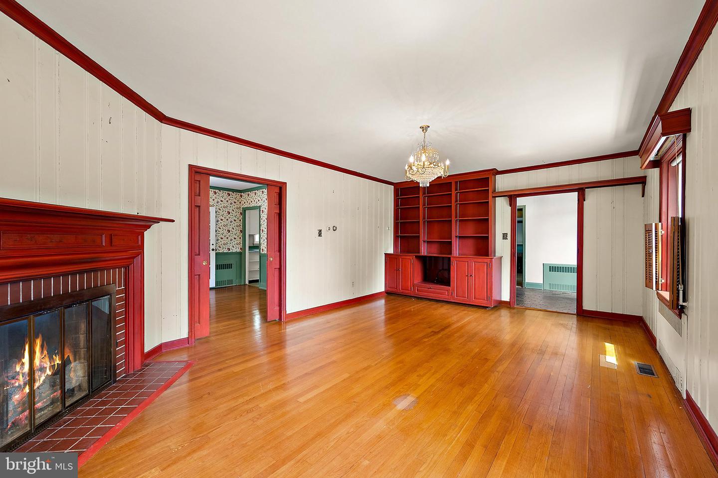 609 N Pinehurst Ave Property Photo 12