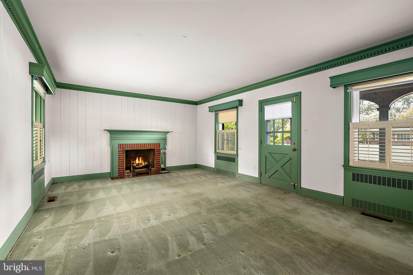609 N Pinehurst Ave Property Photo 16