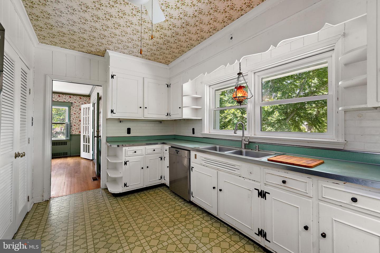 609 N Pinehurst Ave Property Photo 18