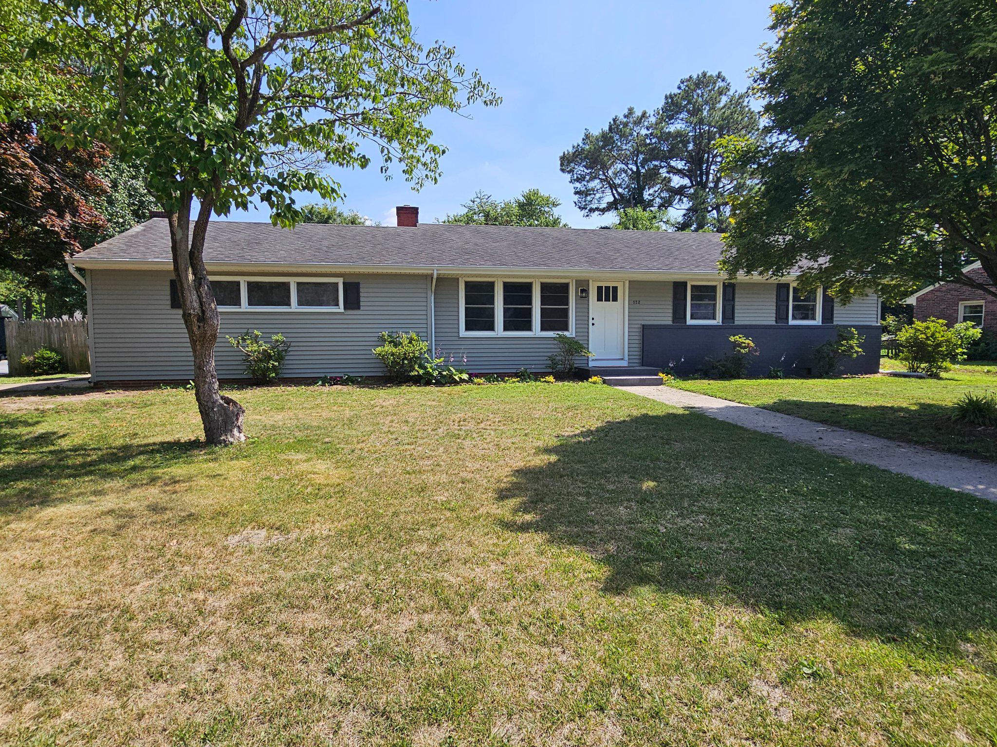 122 Hall Dr Property Photo 1