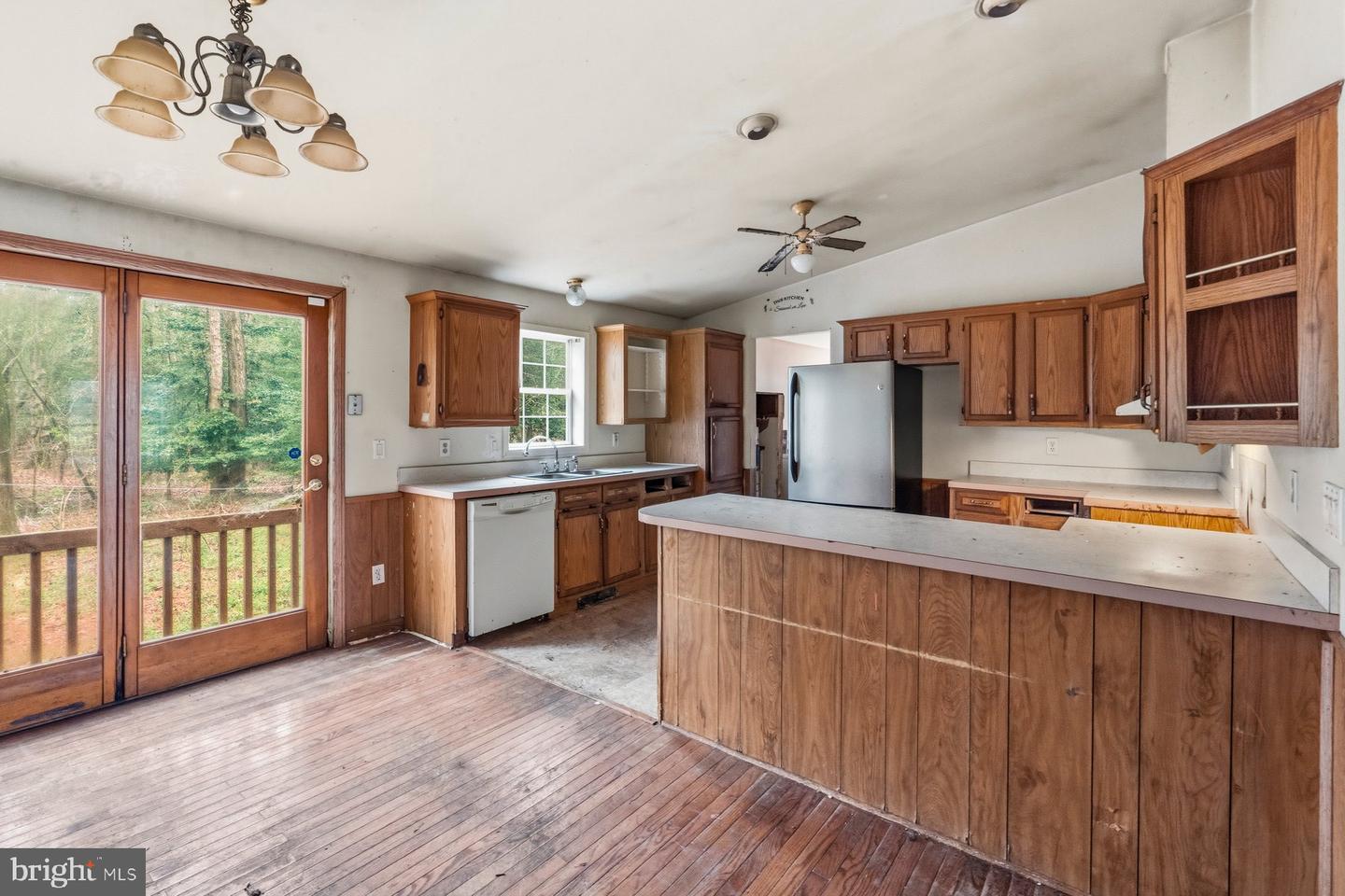 8434 Hurleys Neck Rd Property Photo 3